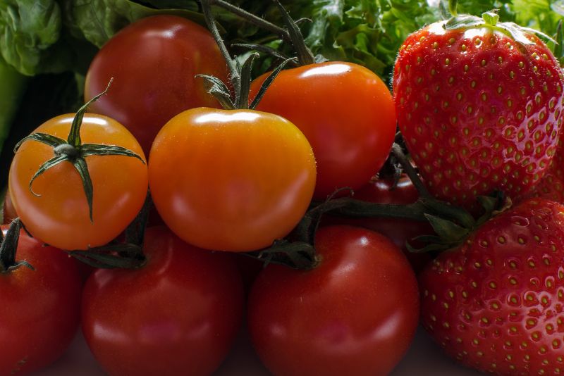Benefits of Growing Tomatoes and Strawberries Together